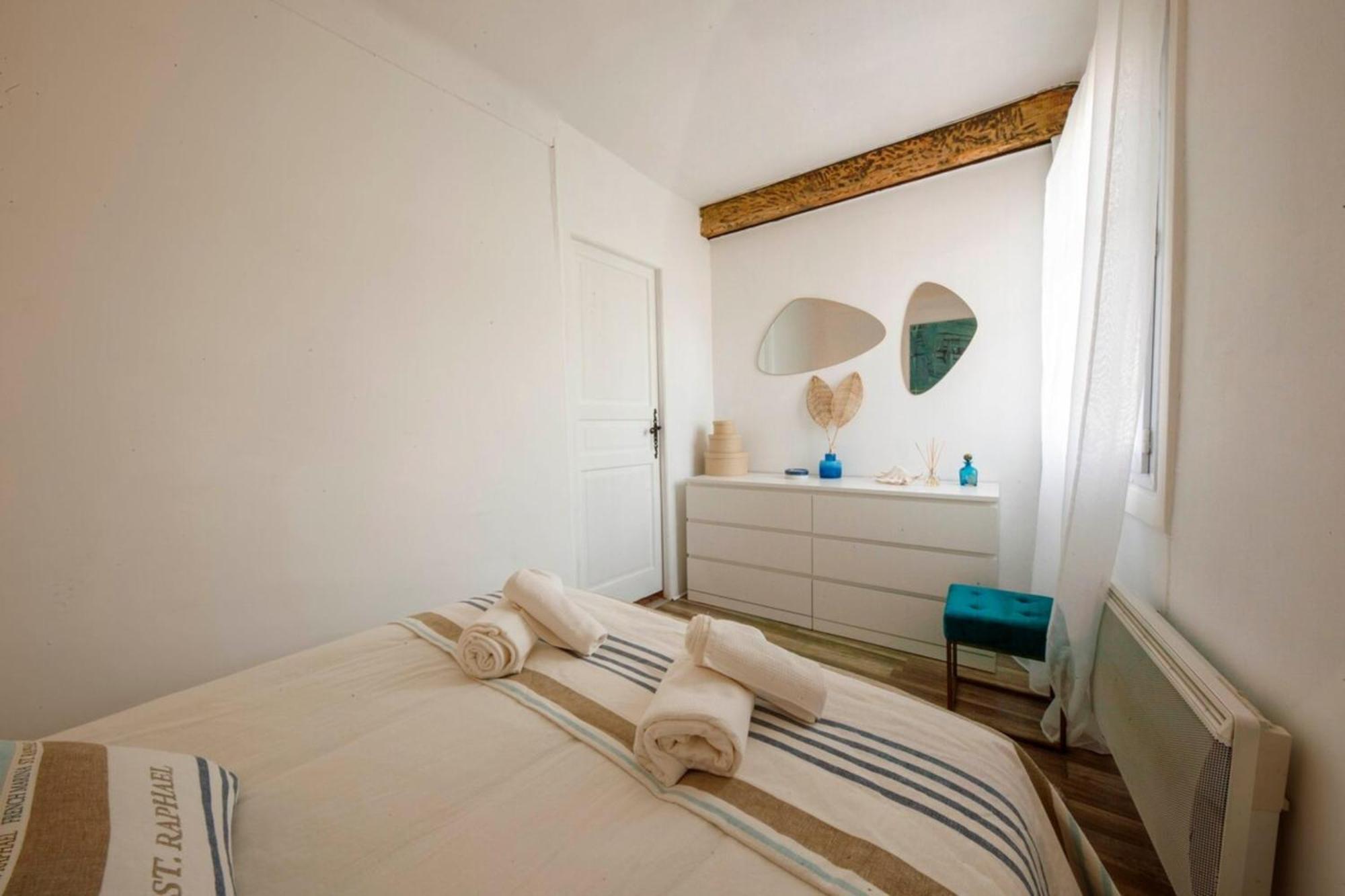 Апартаменты 06M - Old Antibes Beautiful Duplex Terrace With Sea View Экстерьер фото